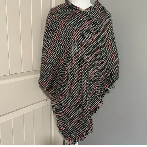 Reversible plaid ponchos - Picture 3 of 3